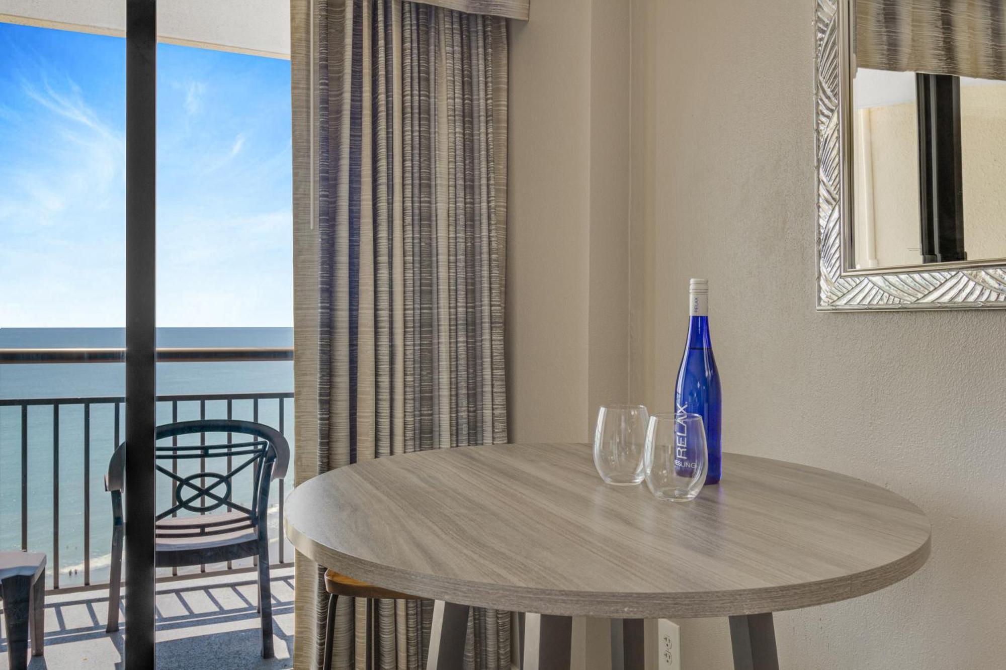 Oceanview Studio Escape With Beach Steps Away! 1828 미를 비치 외부 사진